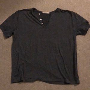 3-button V-Neck Tee
